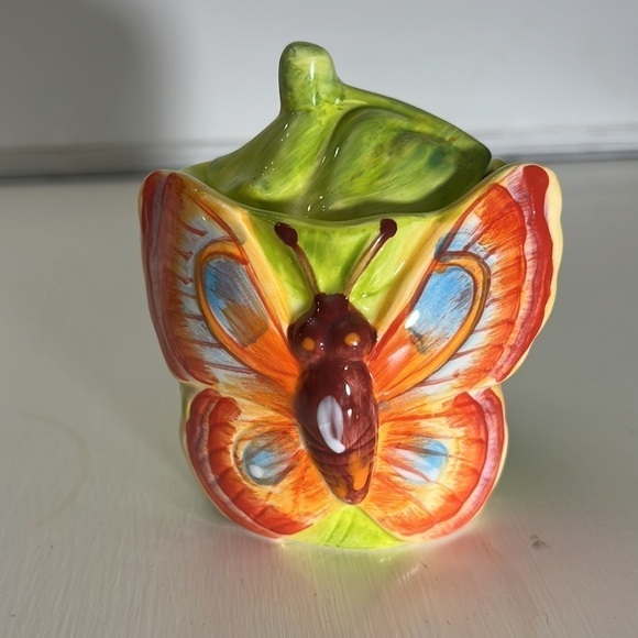 La Dolce Vita Free Flight Collection Butterfly in Cabbage - Picture 2 of 11